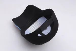 Détail de l'intérieur de la casquette Biden en coton noir avec fermeture velcro réglable