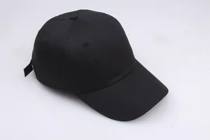 Klassische schwarze Baumwoll-Baseballkappe mit sechs-Panel-Krone und gebogenem Schirm