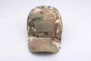 Detailansicht der Multicam Taktik-Kappe mit Klettfläche für Patches auf der Vorderseite