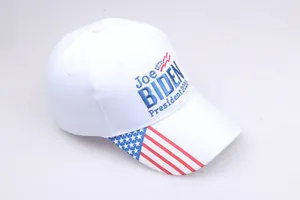 Détail de la casquette Joe Biden 2020 avec visière drapeau USA et logo brodé