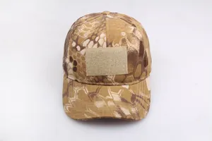 Detail der taktischen Tarn-Baseballkappe mit Klettfläche für Abzeichen auf der Front