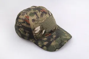 Detailansicht der taktischen Tarn-Baseballkappe mit Klettfläche für Patches vorne