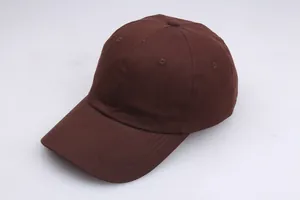 Detailansicht einer dunkelbraunen 6-Panel-Baumwoll-Baseballkappe mit klassisch genähten Ösen