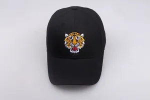 Streetstyle schwarze Baseballkappe aus Baumwolle mit detaillierter Tigerkopf-Stickerei