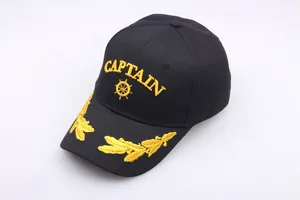 Chapeau de capitaine noir avec broderie dorée et logo de gouvernail pour fêtes nautiques