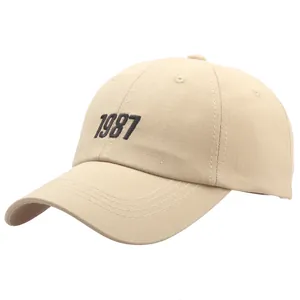 Klassische beige Baseballkappe mit schwarzer 1987 Stickerei im Vintage Baumwoll-Stil