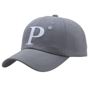 Casquette de baseball en coton gris avec broderie P blanche et visière incurvée décontractée