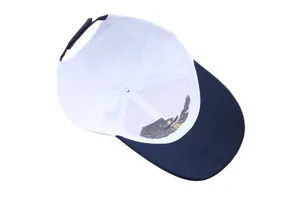 Berretto da baseball nautico bianco e blu navy con cinturino regolabile e dettagli interni