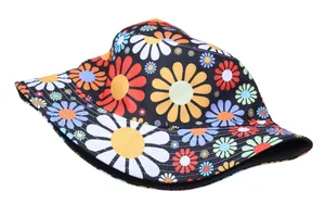 Chapeau bob réversible classique avec imprimé marguerites colorées sur toile noire