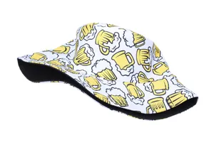 Détail des coutures renforcées et de la doublure sur le chapeau bob à motif bière