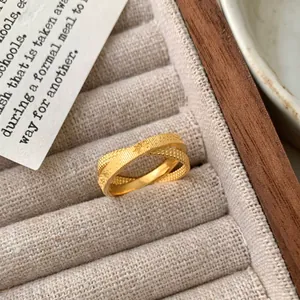 Anello doppio in argento S925 dorato con finitura spazzolata e incisione a stella