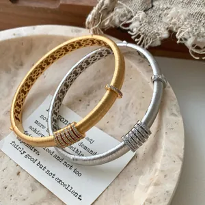 Brazalete Cepillado de Plata de Ley S925 Con Anillos Deslizantes de Circonita Lujo Patrón Hueco Pulsera Abierta para Mujer Joyería