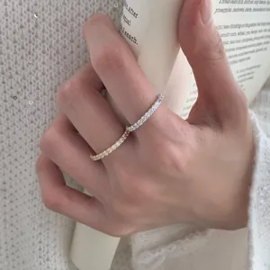 Élégant ensemble de deux bagues éternité en argent S925 avec zircons cubiques scintillants