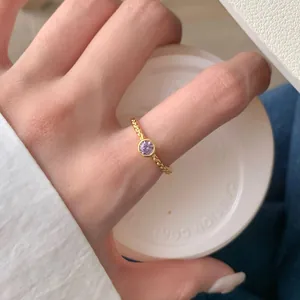 Bague torsadée élégante en argent S925 plaqué or avec pierre ronde violette