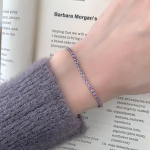 S925 Sterlingsilber Tennisarmband mit lila Zirkonia und verstellbarem Verschluss