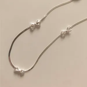 Élégant collier chaîne serpent en argent sterling S925 avec trois breloques nœud
