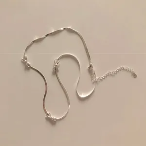 Détail du collier chaîne serpent en argent S925 avec nœuds et fermoir ajustable