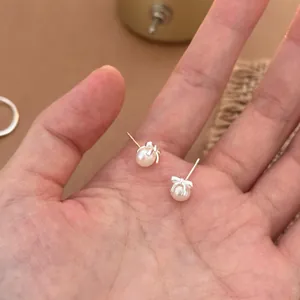 Boucles d'Oreilles Clous Nœud en Perle d'Eau Douce Naturelle en Argent Sterling S925 pour Femme Bijoux de Mode Simples Elégants