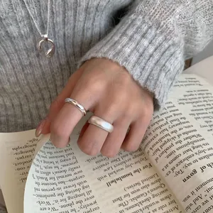 Set di gioielli minimalisti in argento S925 con anello opaco e collana con ciondolo