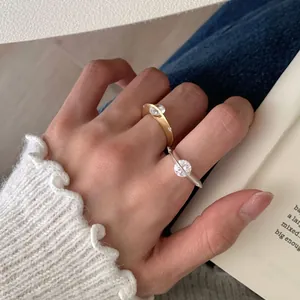 Elegante anillo giratorio de plata de ley S925 con estrella de circón brillante
