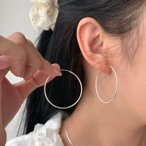 Minimalistische S925 Sterling Silber Creolen mit schlankem Kreisdesign für Damen