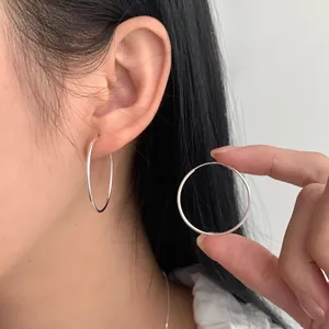 Minimalistische Creolen aus S925 Sterlingsilber mit glänzender Politur für Damen