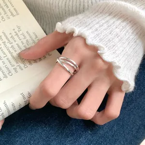 Anello multistrato minimalista in argento sterling S925 per un look moderno e sovrapposto