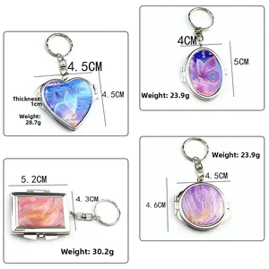 Mini espejo llavero de metal en forma de corazón con patrones de mariposa púrpura