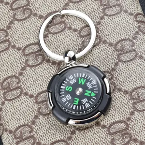 Porte-clés boussole créatif en forme de pneu avec anneau en métal argenté et boîtier noir