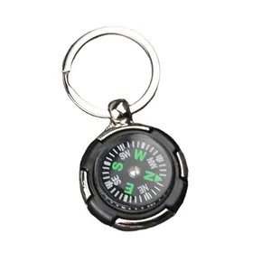 Porte-clés boussole style pneu avec anneau métallique argenté et boîtier noir