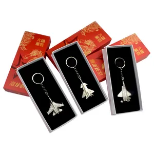 Porte-clés en alliage de zinc avec modèle d'avion de chasse J-20 dans un coffret rouge