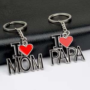 Porte-clés en Métal I Love Mom Papa Cœur Creux Alphabet Alliage de Zinc Anneau de Clé Pour Fête Des Mères Pères Cadeau Famille