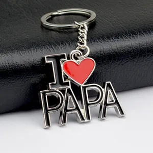 Porte-clés I Love Papa en métal argenté avec lettres en émail noir et cœur rouge
