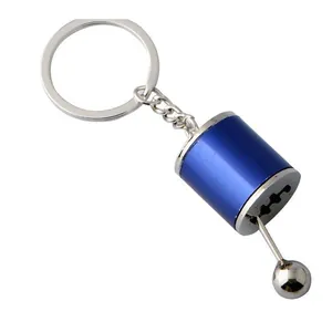 Gros plan sur un porte-clés levier de vitesse bleu à 6 rapports en métal poli