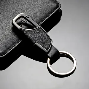 Portachiavi auto da uomo con inserto in pelle nera e finitura in metallo spazzolato