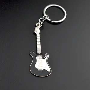 Porte-clés guitare électrique créatif avec émail noir et anneau métallique argenté