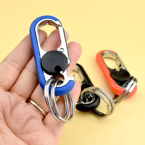Porte-clés multifonction en métal avec décapsuleur et mousqueton en trois couleurs