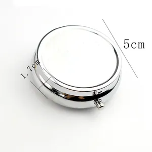 Pilulier rond en métal de 5cm avec finition miroir et bouton-poussoir sécurisé