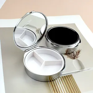 Boîte à pilules en métal portable avec 3 compartiments, miroir de maquillage et fini argent