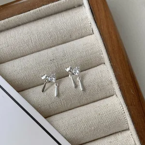 Eleganti orecchini a cuore in argento 925 con pietre di zircone e pendenti a forma di goccia