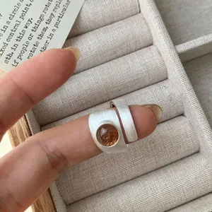 Bague réglable en argent S925 avec une pierre ronde de quartz rutilé doré éclatante