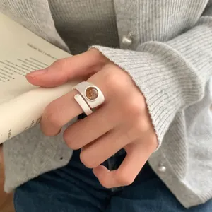 Bague en argent S925 avec quartz rutilé irrégulier et finition brossée pour femme