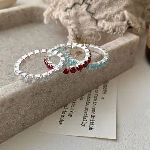 Bague Éternité en Argent Sterling S925 pour Femme avec Zircone Incrustée Bague de Doigt Géométrique Rouge Blanc Bleu