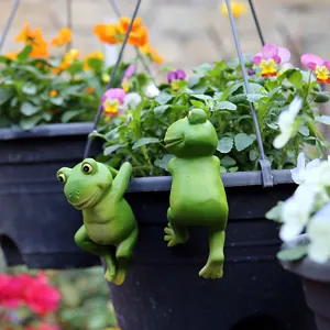 Creative resin green frog planter hangers for garden pot decoration and landscaping