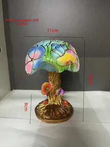 Vista detallada del hongo decorativo de colores con patrones florales y medidas