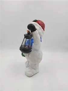 Miniatur-Weihnachtsschneemann aus Harz mit rotem Hut und leuchtender LED-Laterne