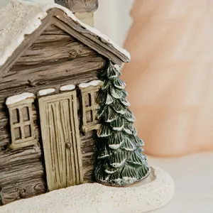 Bruciatore di incenso baita in legno con tetto innevato e pino in resina decor