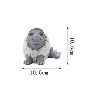Detailansicht Mini-Dinosaurier-Stifthalter aus Harz, Triceratops-Ei Skulptur, 10,5 cm