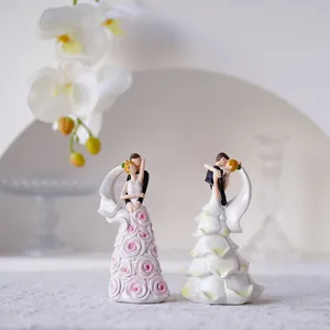 European Resin Wedding Couple Figurine Romantic Bride Groom Cake Topper Rose Petal Dress Marriage Home Desktop Decoration