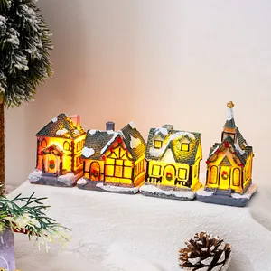 Set di quattro casette natalizie in resina illuminate con neve per decoro natalizio
